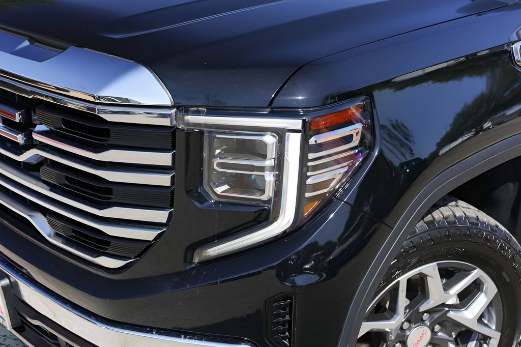 Used 2024 GMC Sierra 1500 SLT AWD/4WD image 3
