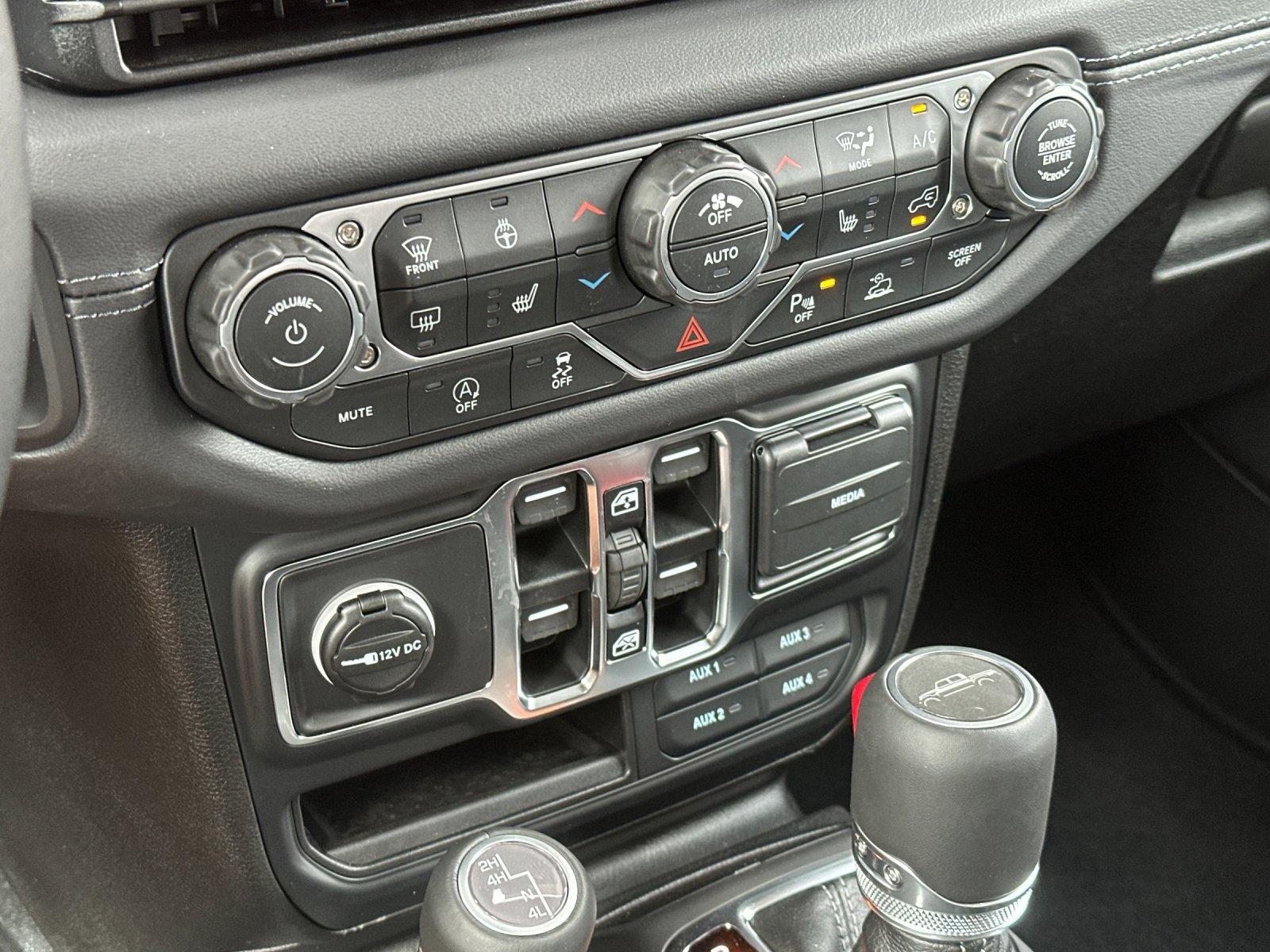 New 2026 Jeep Gladiator Sport AWD/4WD image 19