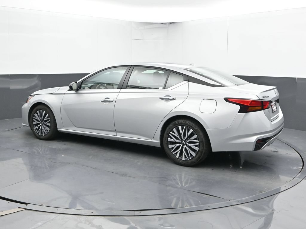 Used 2024 Nissan Altima 2.5 SV FWD image 10
