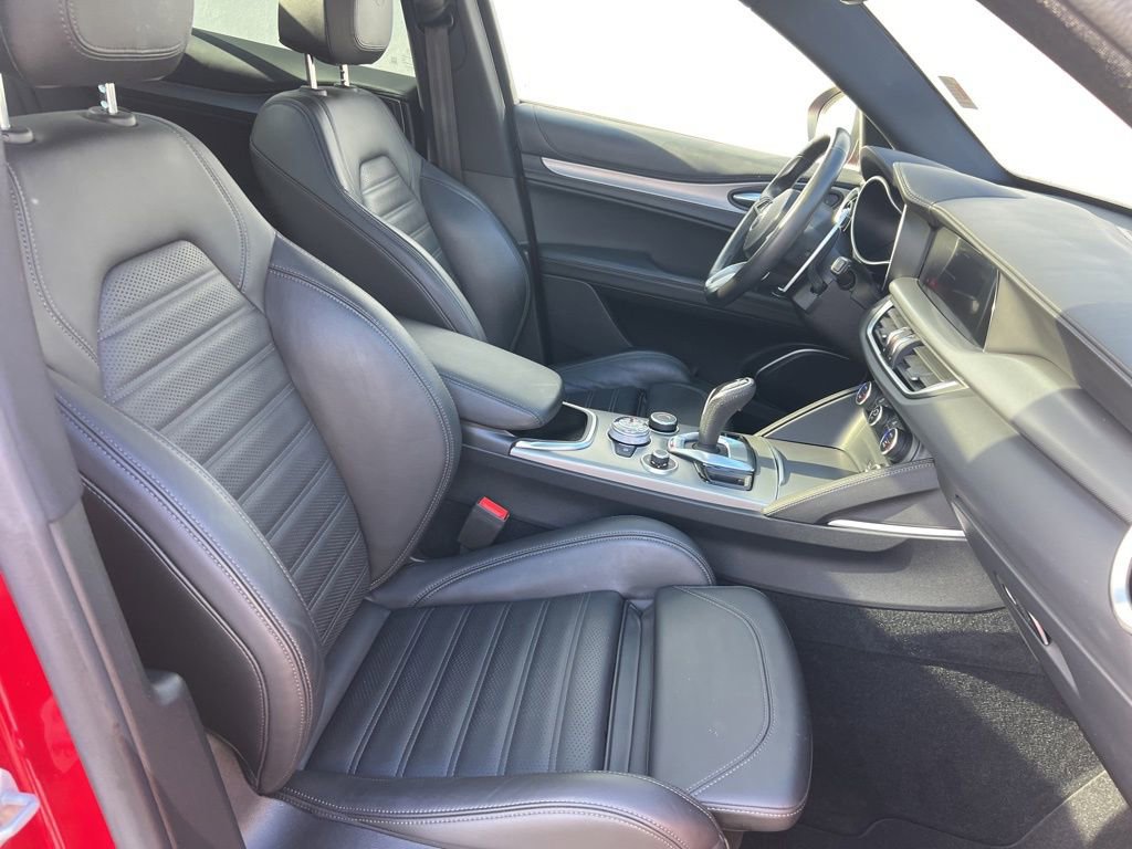 Used 2023 Alfa Romeo Stelvio Veloce AWD/4WD image 32