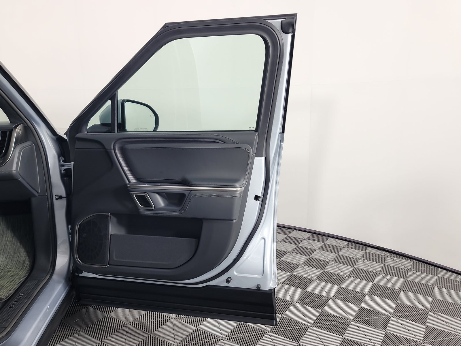Used 2024 Rivian R1T Adventure Dual AWD/4WD image 18