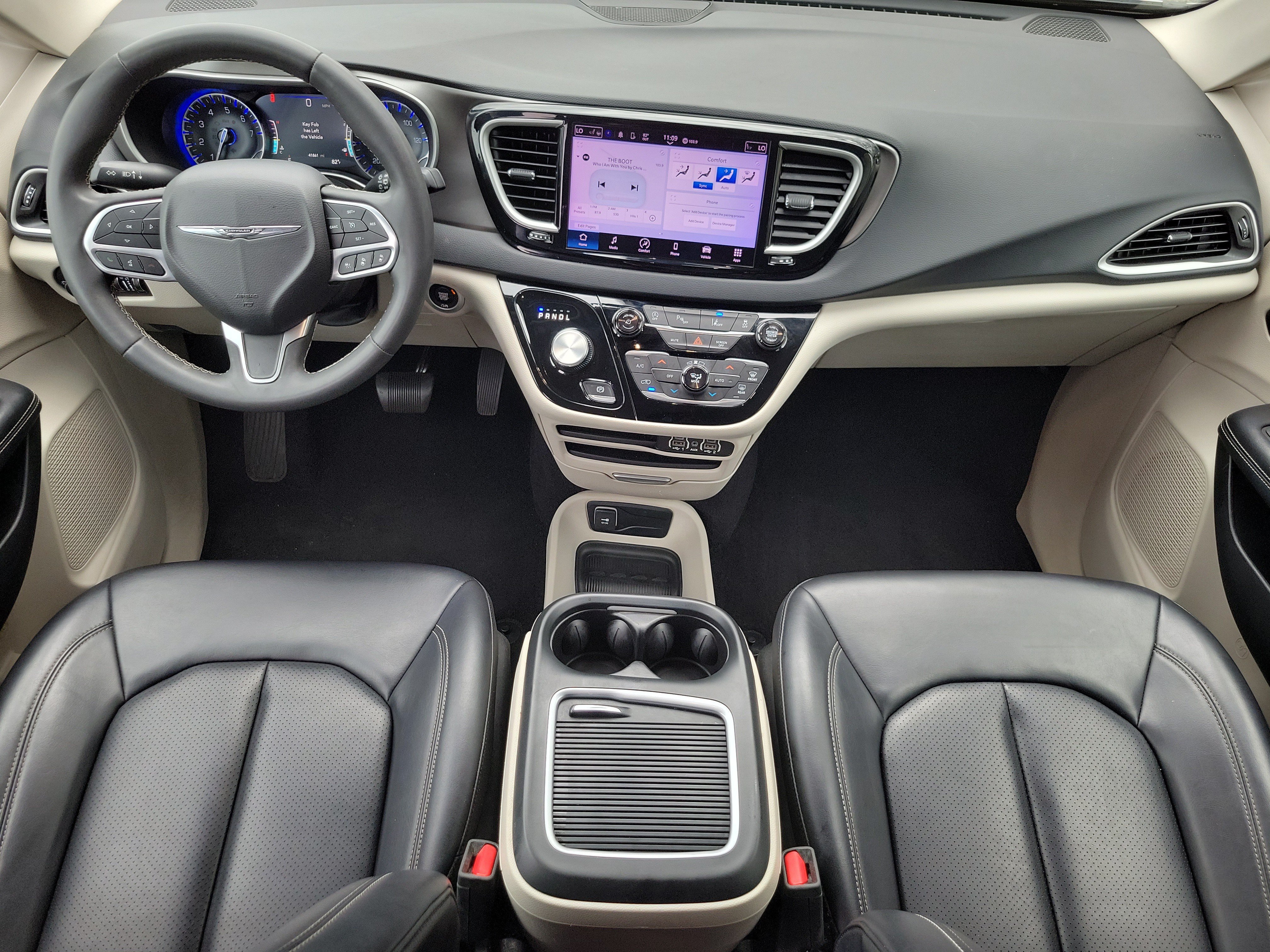 Used 2023 Chrysler Pacifica Touring-L FWD image 24