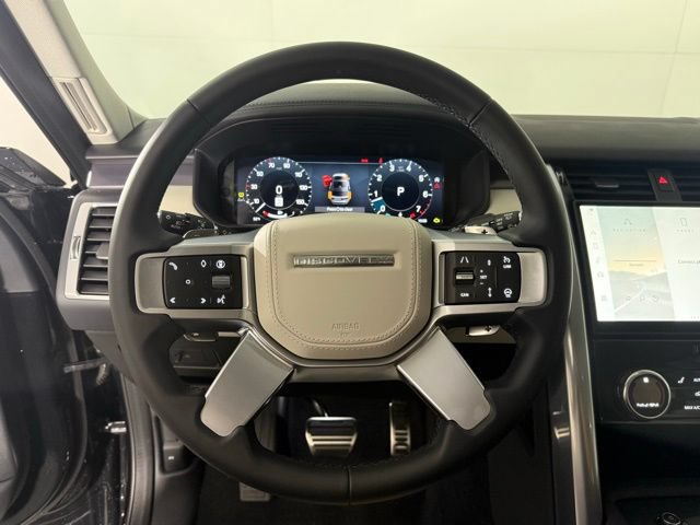 New 2025 Land Rover Discovery Metropolitan Edition AWD/4WD image 17
