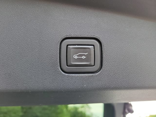 Certified 2024 Cadillac Lyriq Luxury AWD/4WD image 31