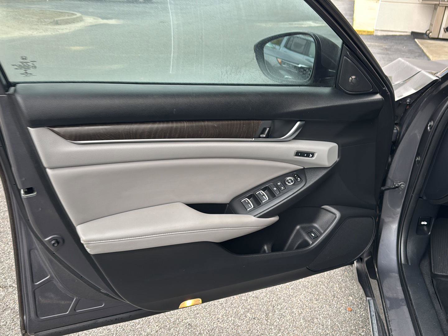 Used 2018 Honda Accord Touring image 14