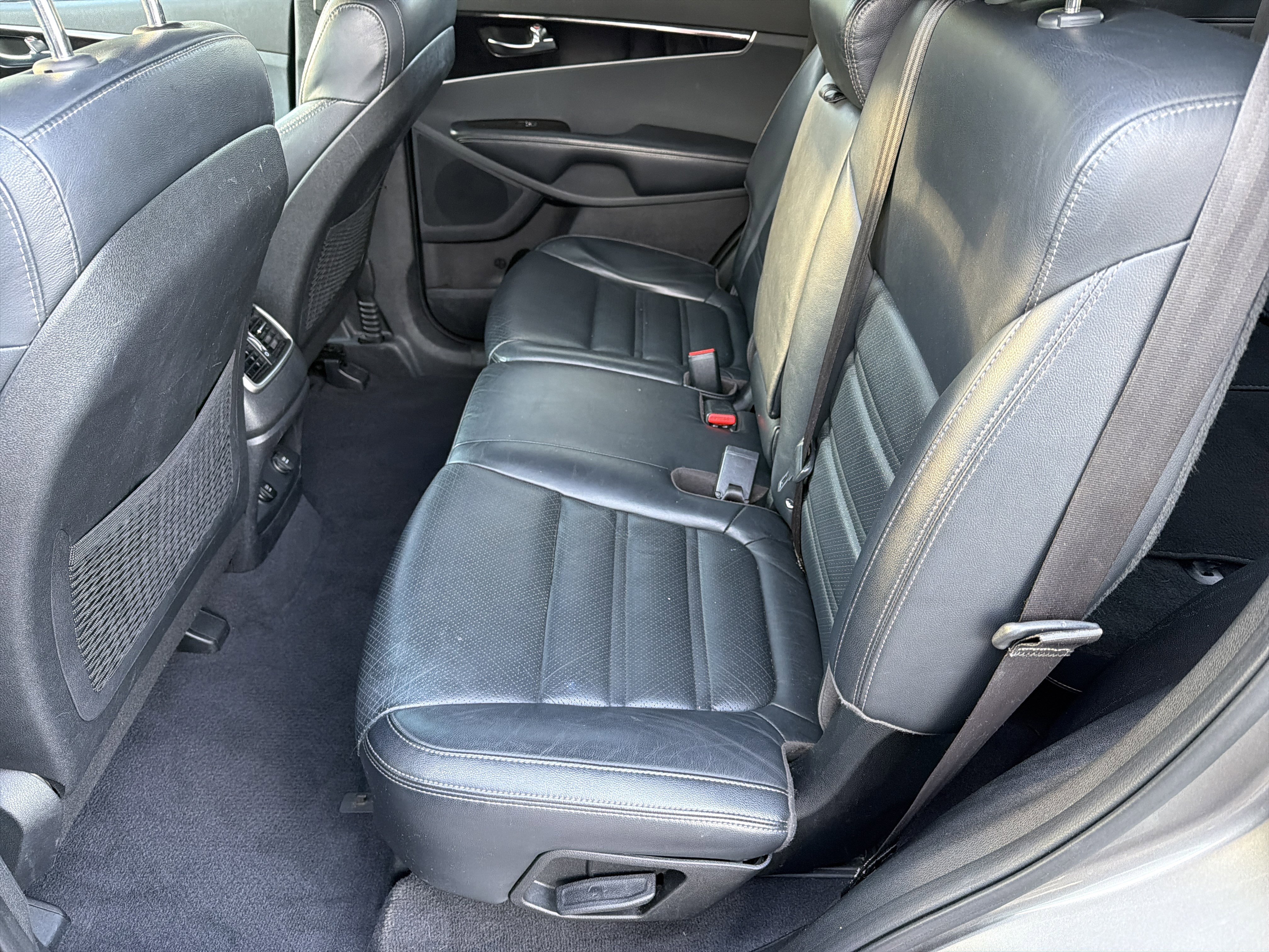 Used 2018 Kia Sorento EX image 19