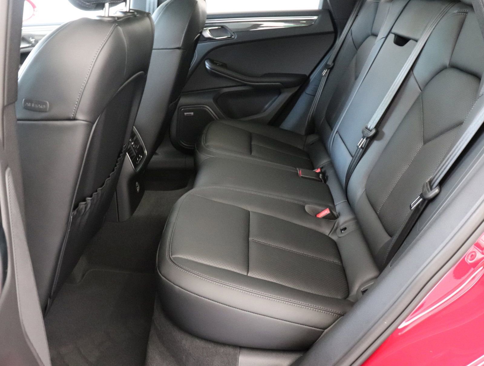 Used 2025 Porsche Macan image 22