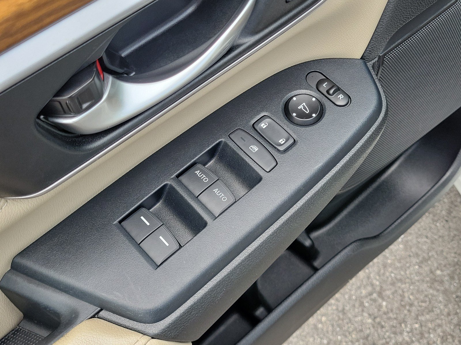 Used 2017 Honda CR-V EX-L image 14