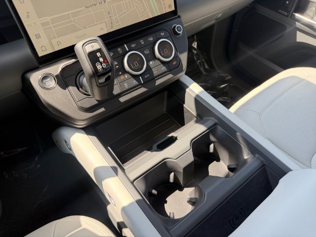 Certified 2026 Land Rover Defender 110 X-Dynamic SE AWD/4WD image 24