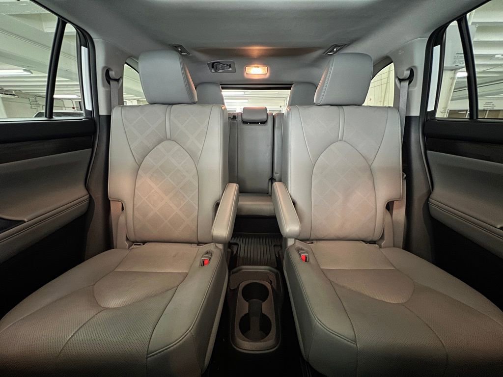Used 2022 Toyota Highlander Platinum image 16