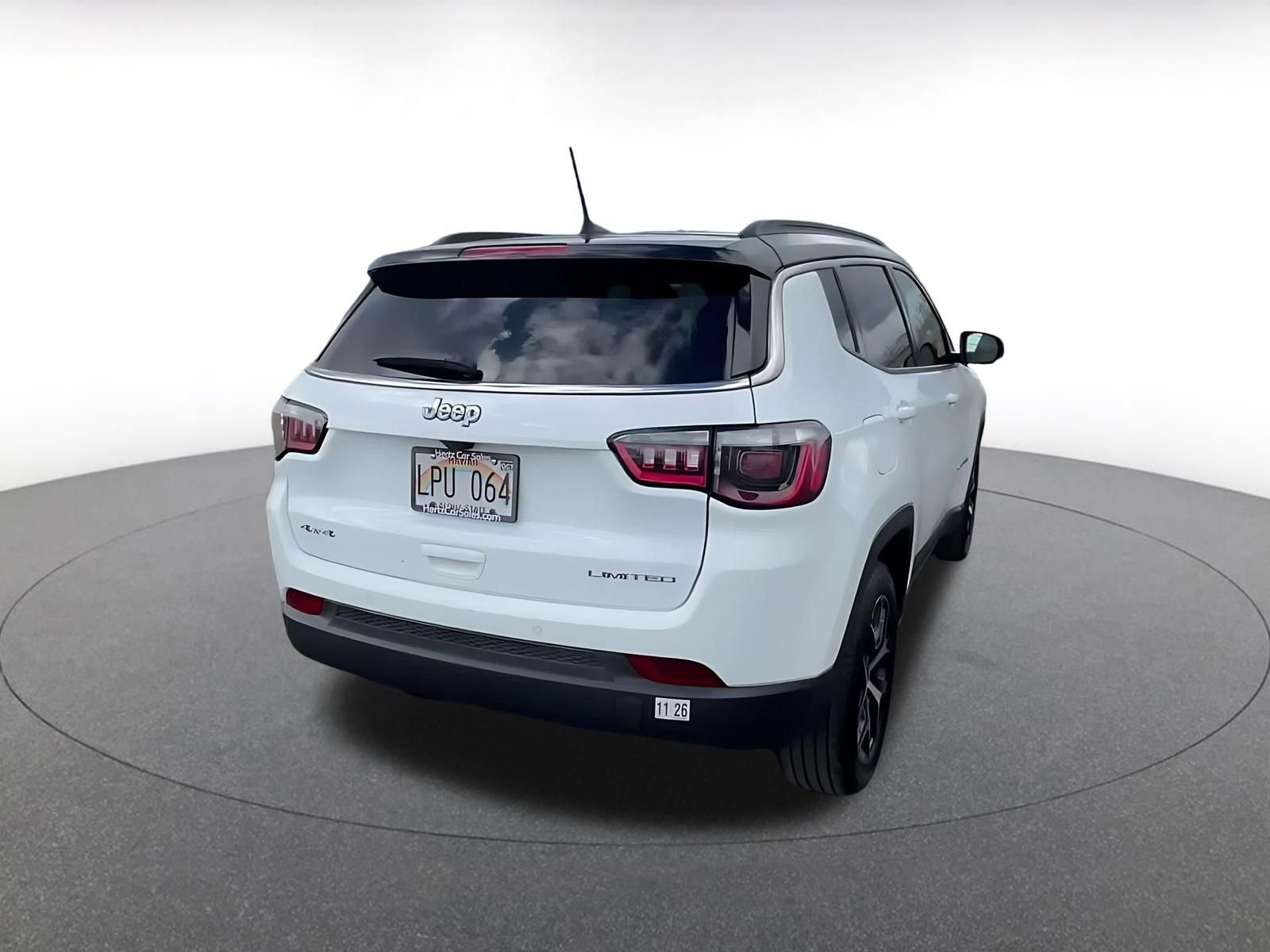 Used 2025 Jeep Compass Limited image 14