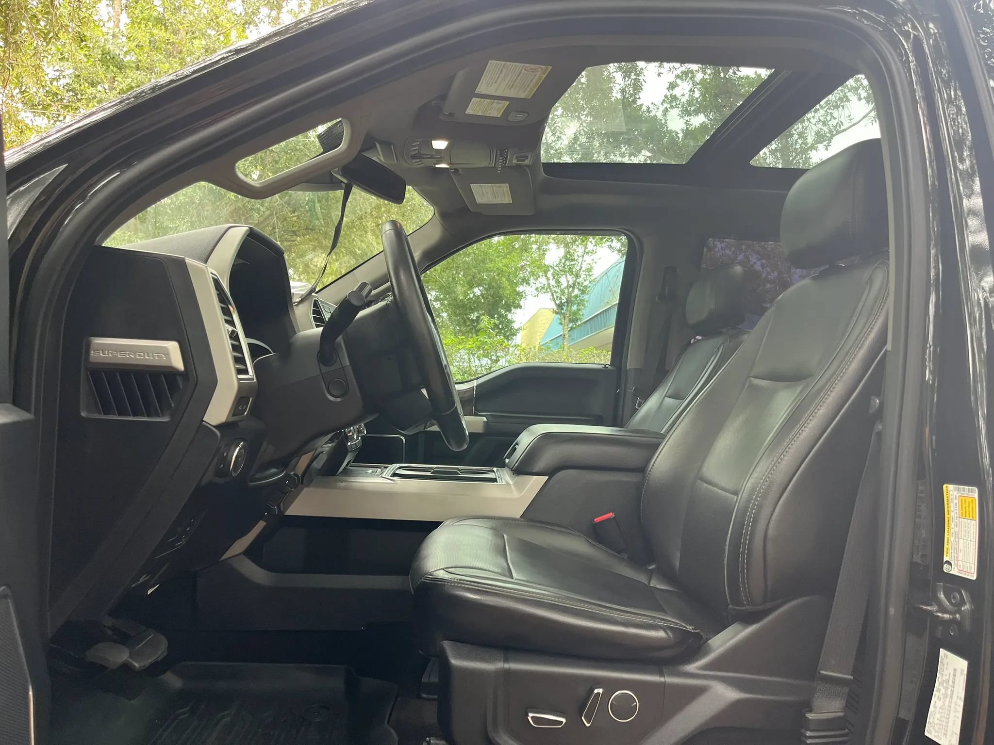 Used 2017 Ford F250 Lariat w/ Lariat Ultimate Package AWD/4WD image 14