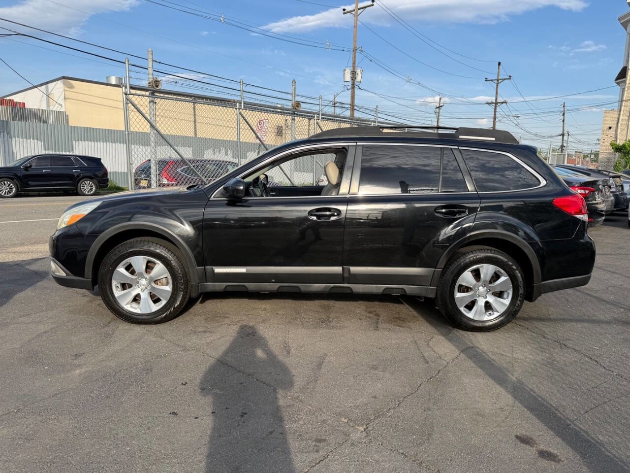 Used 2011 Subaru Outback 3.6R Limited AWD/4WD image 3