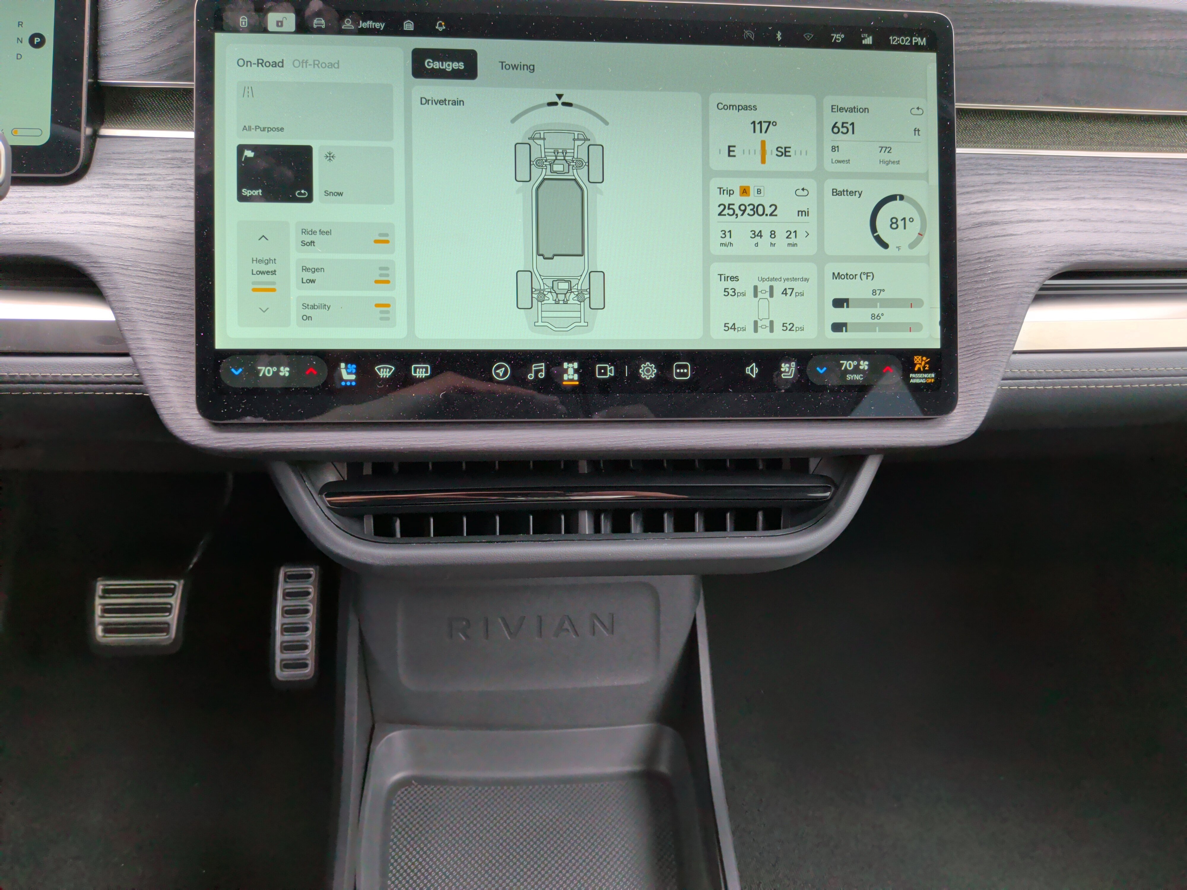 Used 2024 Rivian R1T Adventure image 26
