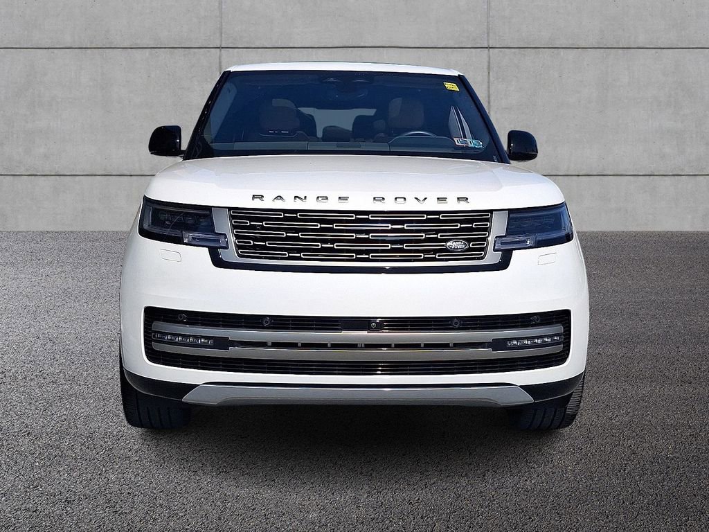 Used 2025 Land Rover Range Rover Long Wheelbase SE image 2
