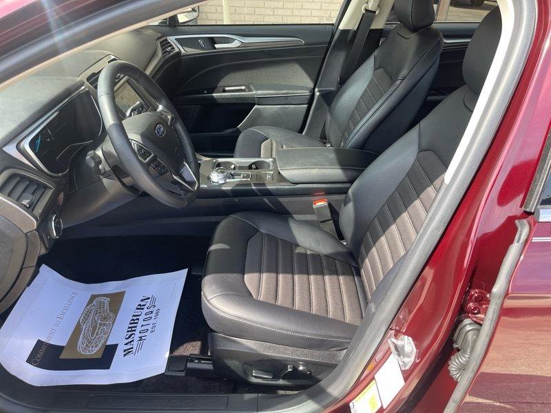 Used 2017 Ford Fusion SE w/ Equipment Group 201A image 21
