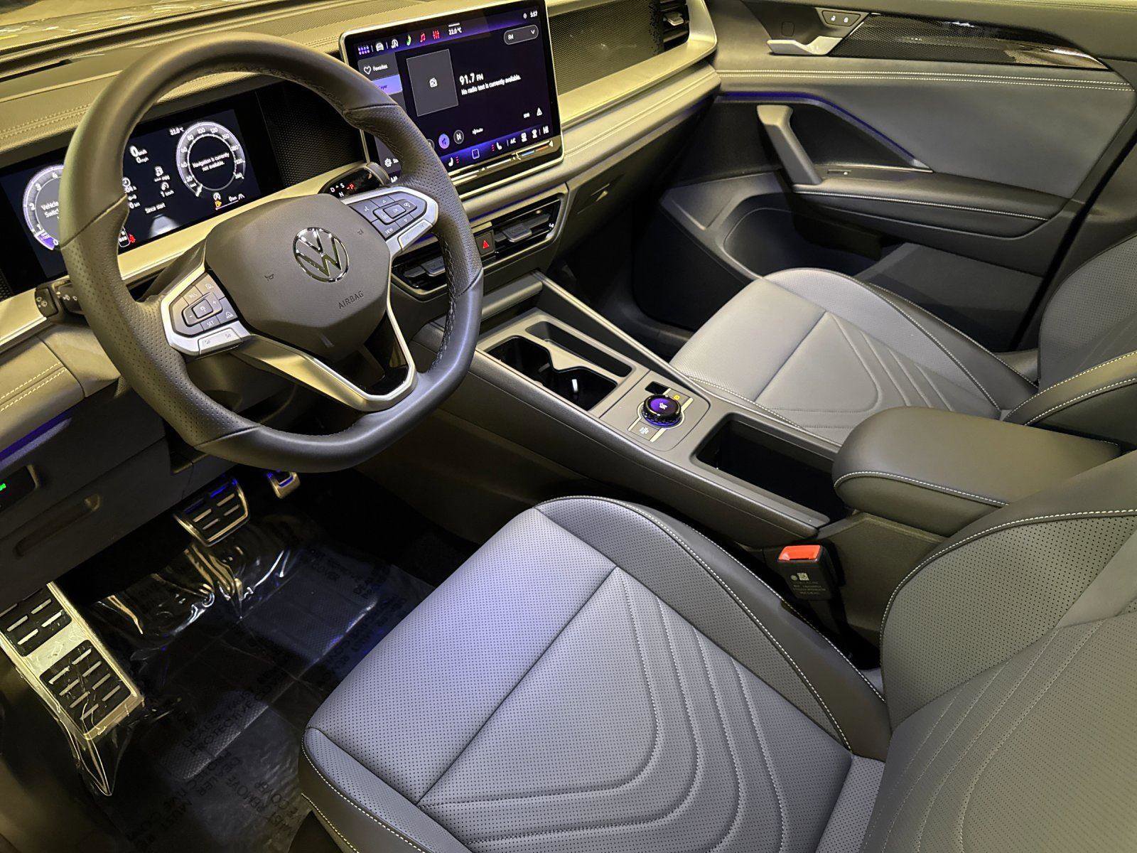 New 2026 Volkswagen Tiguan SE R-Line AWD/4WD image 9