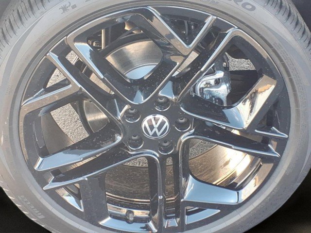 New 2026 Volkswagen Tiguan SE R-Line image 5