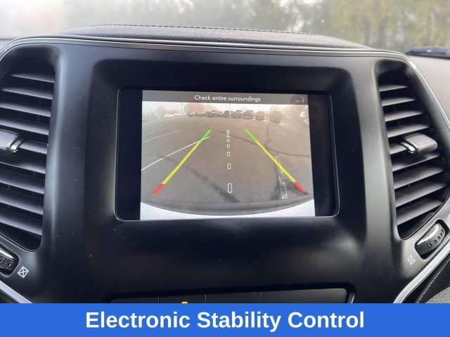 Used 2020 Jeep Cherokee Latitude w/ Cold Weather Group AWD/4WD image 15