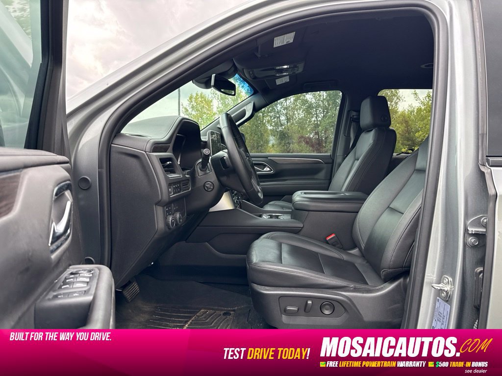 Used 2024 Chevrolet Suburban Z71 w/ Luxury Package AWD/4WD image 7