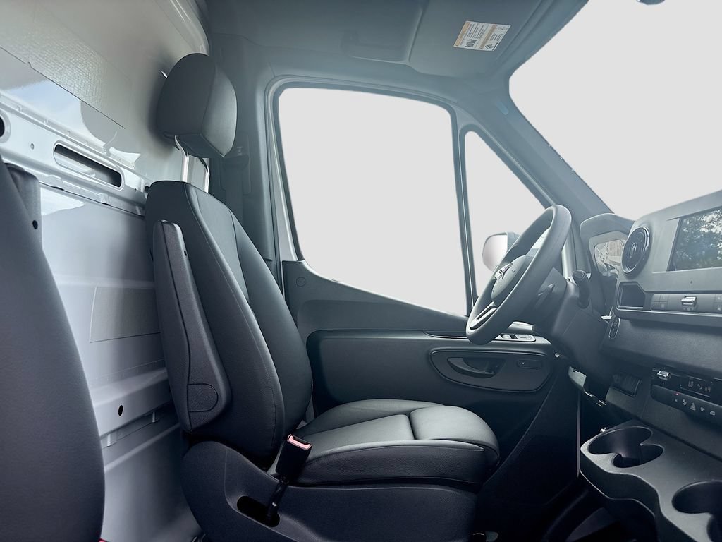 Used 2024 Mercedes-Benz Sprinter 3500 image 38
