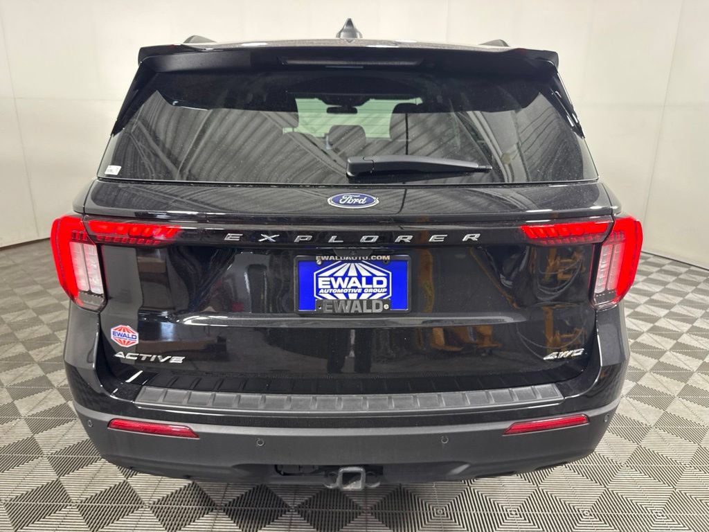 Used 2025 Ford Explorer Active AWD/4WD image 8