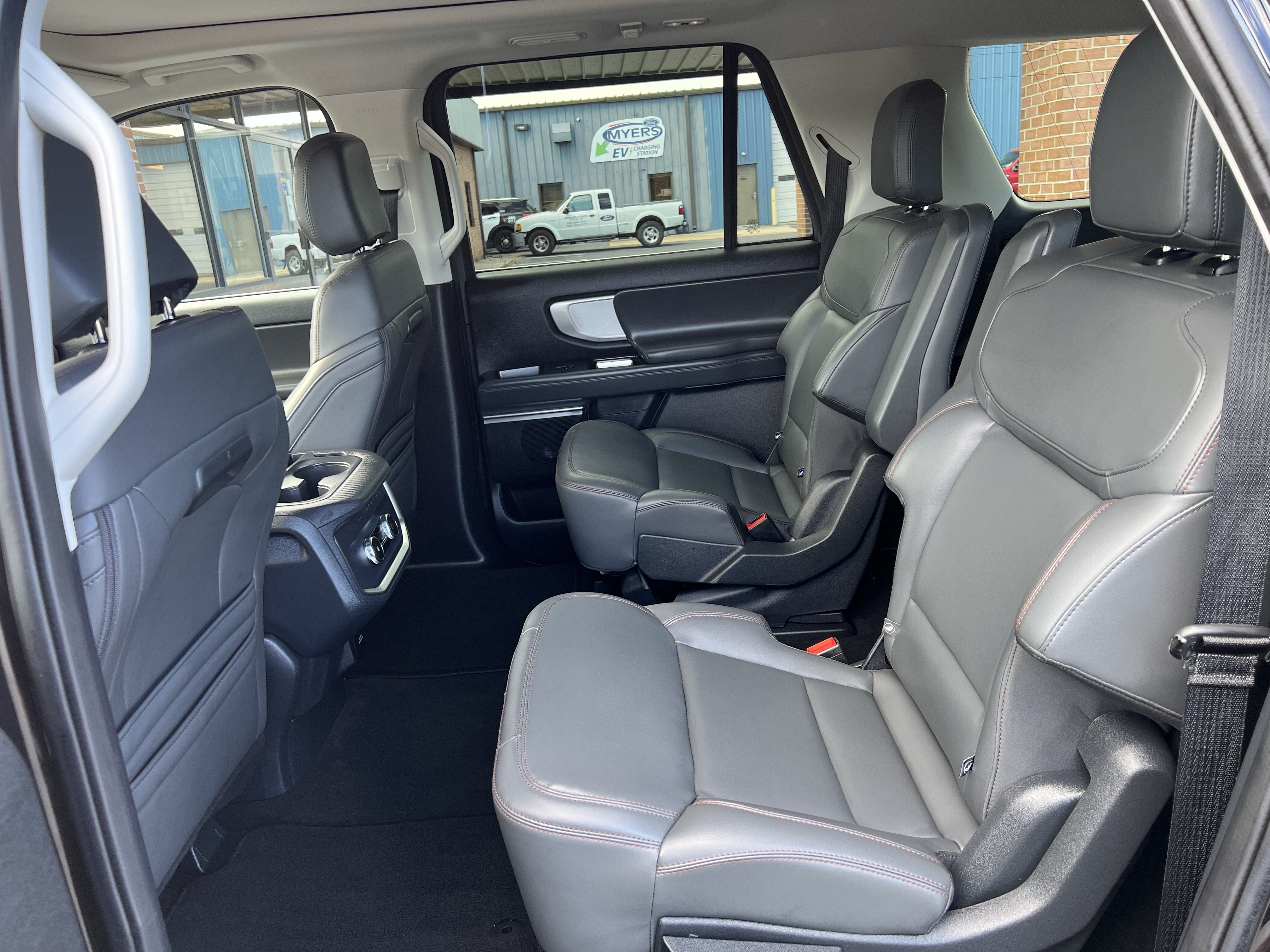 Used 2025 Ford Expedition Max Active AWD/4WD image 28