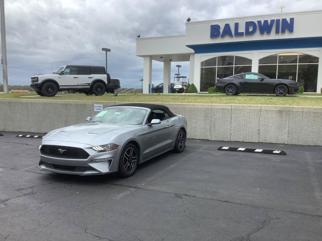 Used 2023 Ford Mustang Premium image 3