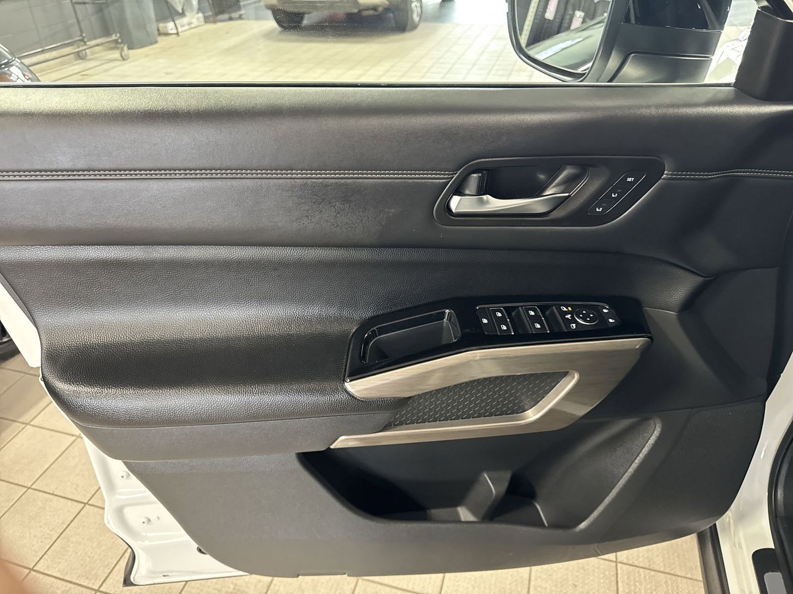 Certified 2023 Nissan Pathfinder Platinum AWD/4WD image 27