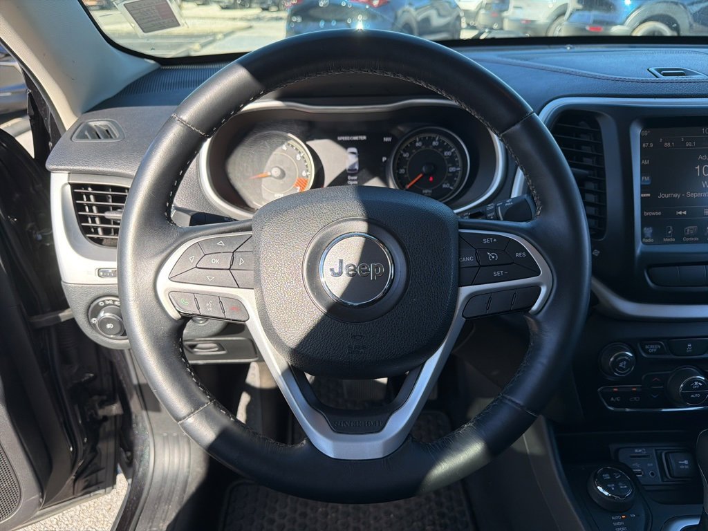 Used 2015 Jeep Cherokee Trailhawk w/ Comfort/Convenience Group image 17