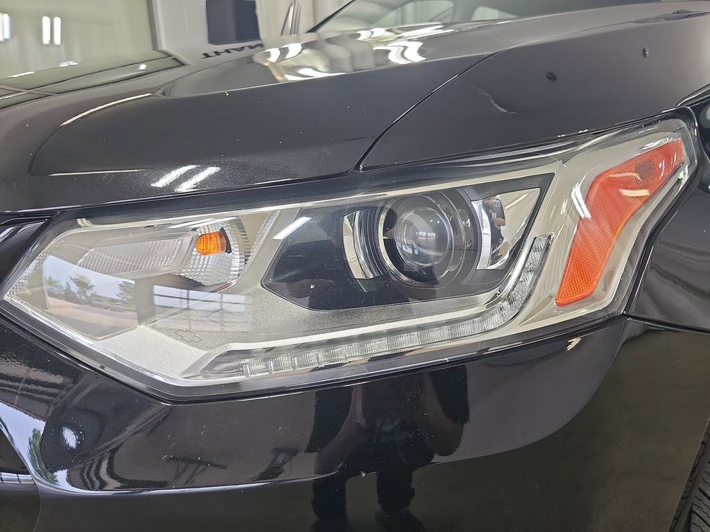 Used 2019 Chevrolet Traverse LT w/ LPO, Blackout Package AWD/4WD image 39