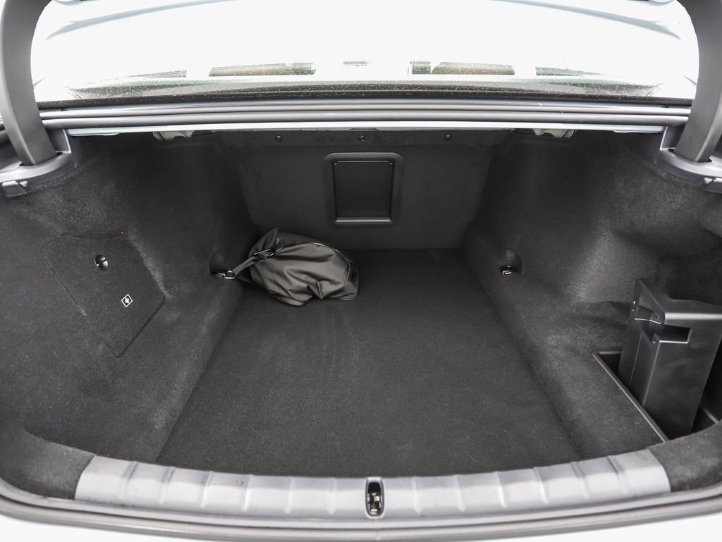 New 2026 BMW 750e xDrive image 26