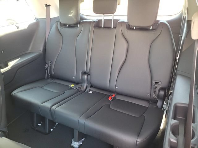 New 2027 Kia Carnival SX w/ Dark Edition Package FWD image 14