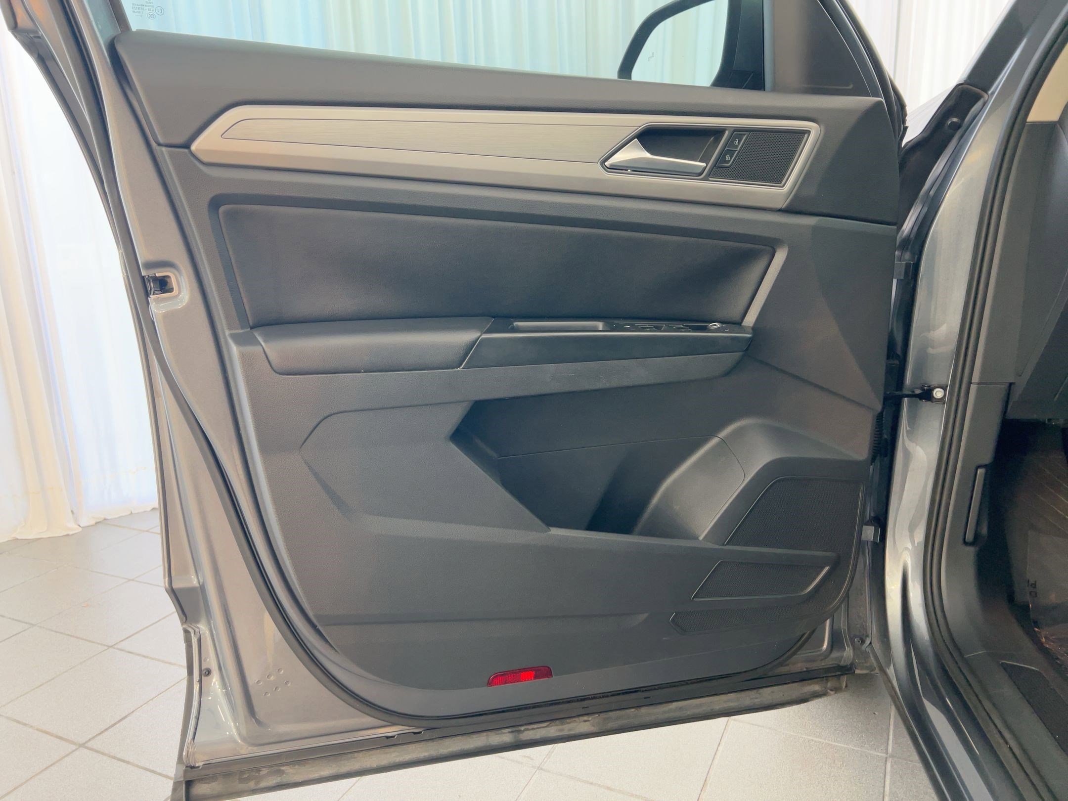 Used 2019 Volkswagen Atlas SE w/ Towing Package image 21