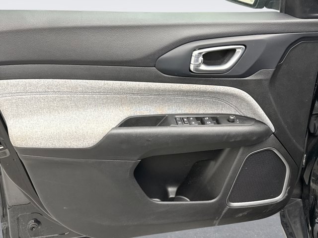 Used 2022 Jeep Compass Latitude image 9