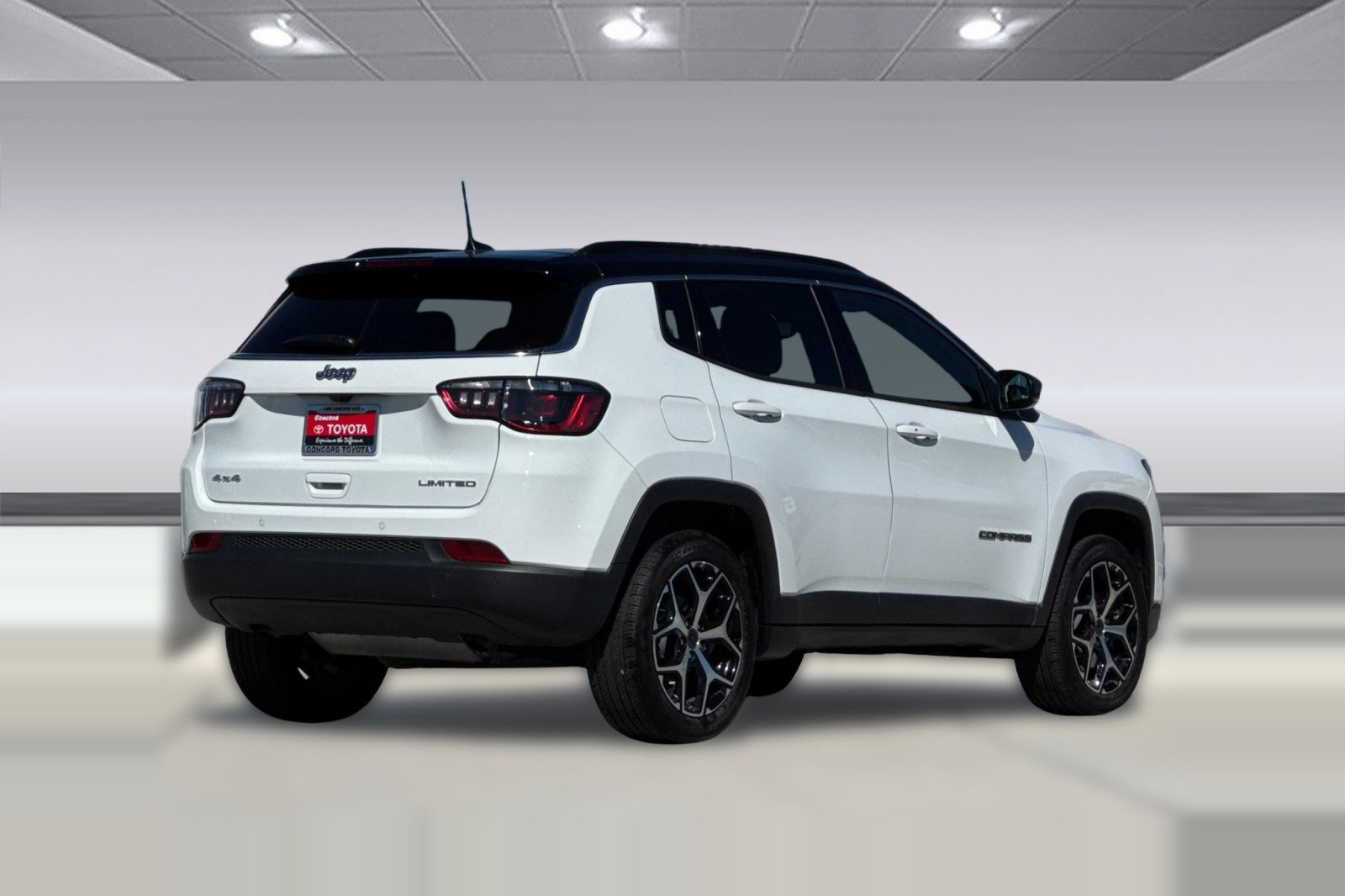 Used 2025 Jeep Compass Limited AWD/4WD image 3