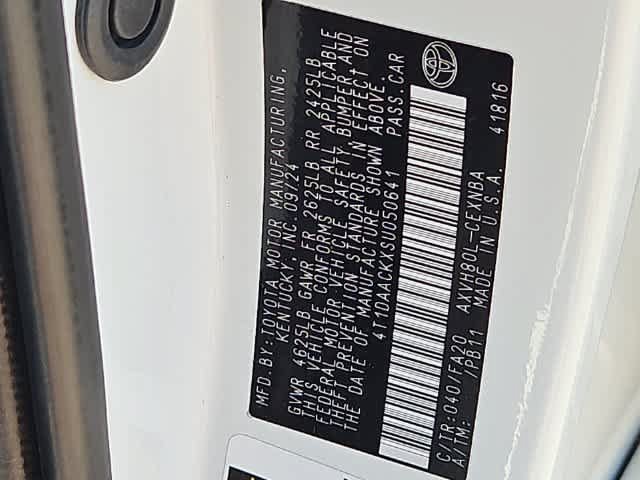 Used 2025 Toyota Camry LE FWD image 29