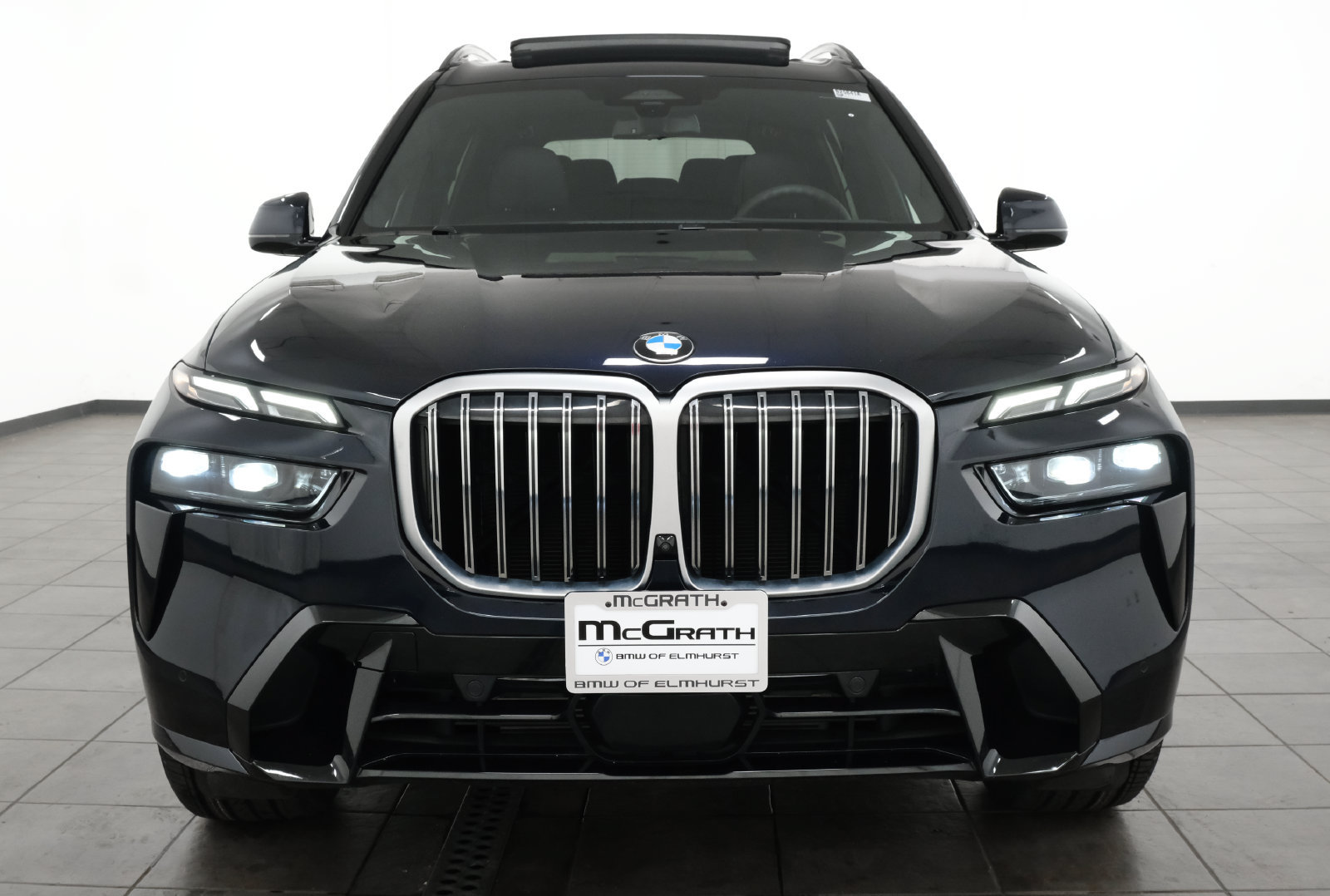 Used 2025 BMW X7 xDrive40i w/ M Sport Package AWD/4WD image 8