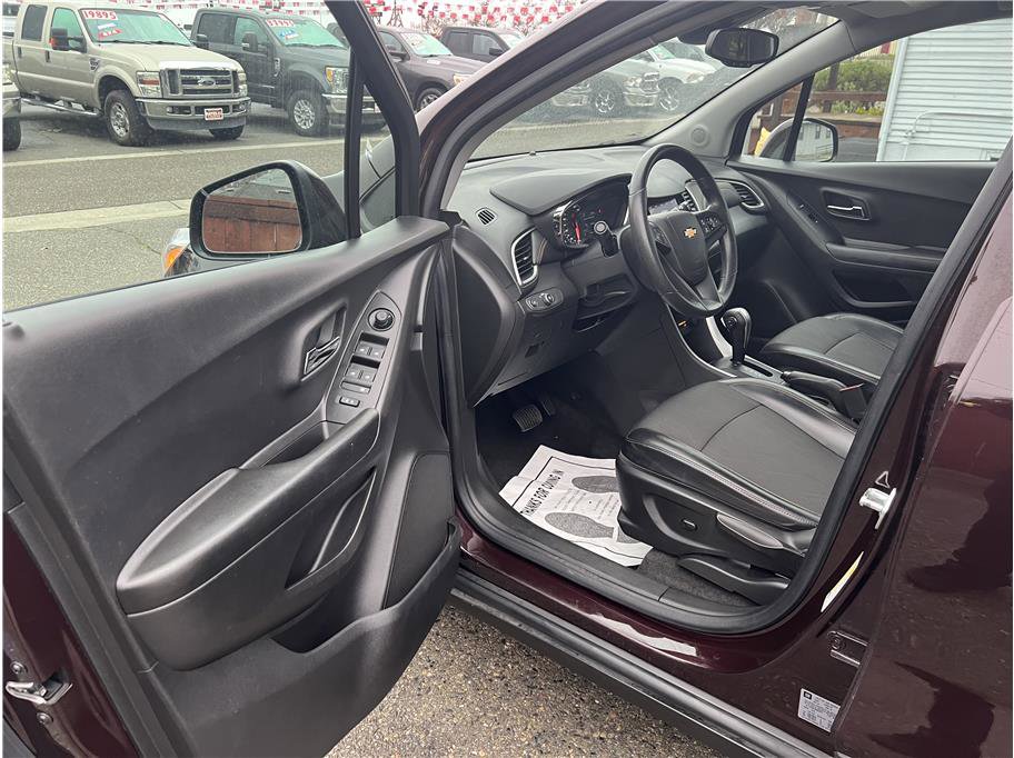 Used 2021 Chevrolet Trax LT image 11