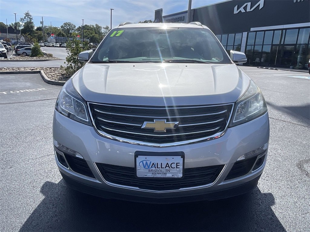 Used 2017 Chevrolet Traverse LT image 2