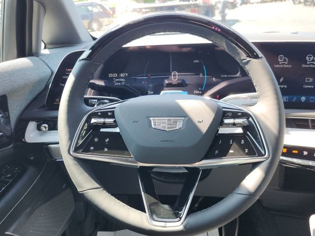 New 2025 Cadillac Optiq Luxury 2 image 30