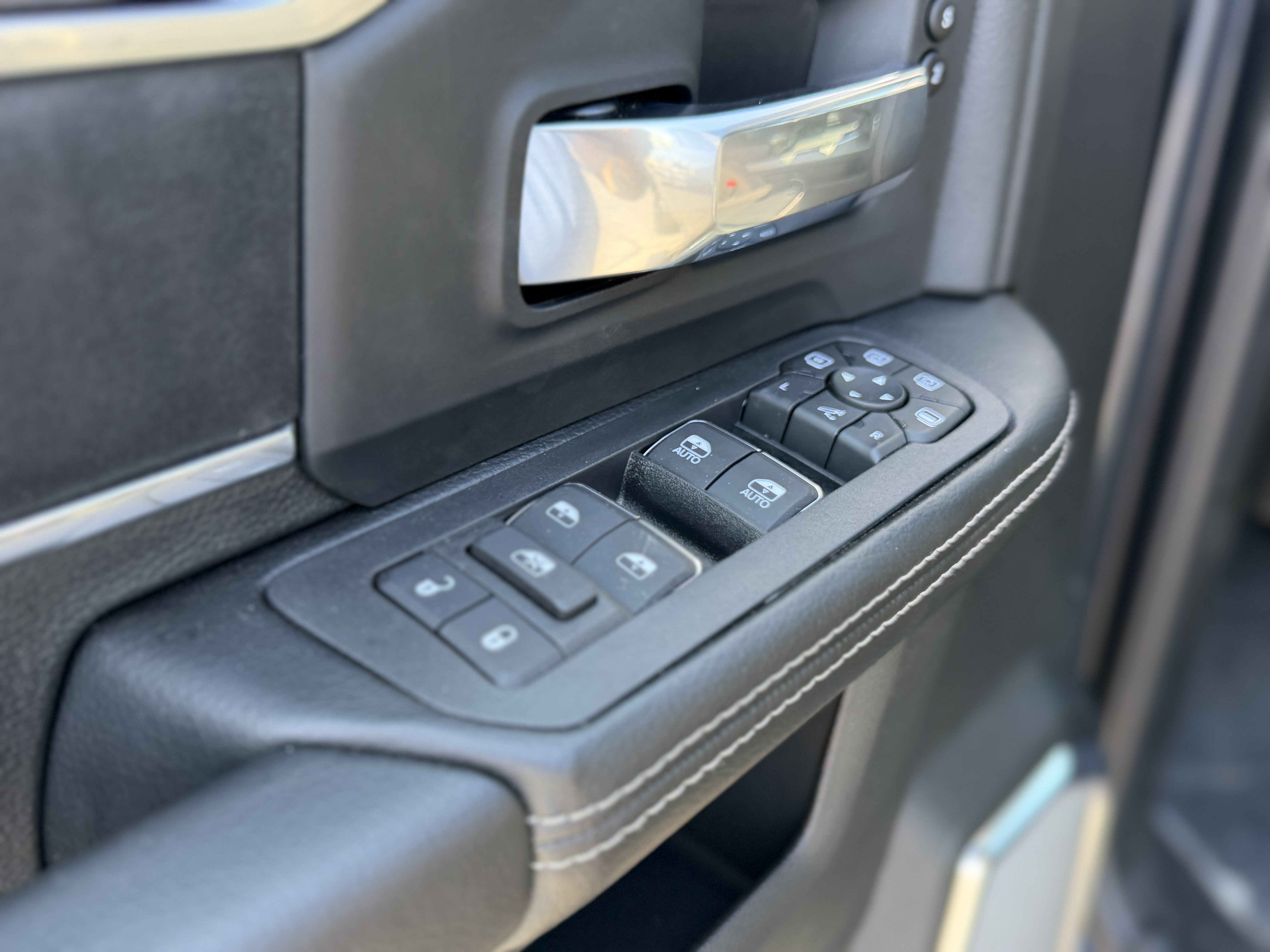 New 2026 RAM 2500 Laramie AWD/4WD image 19