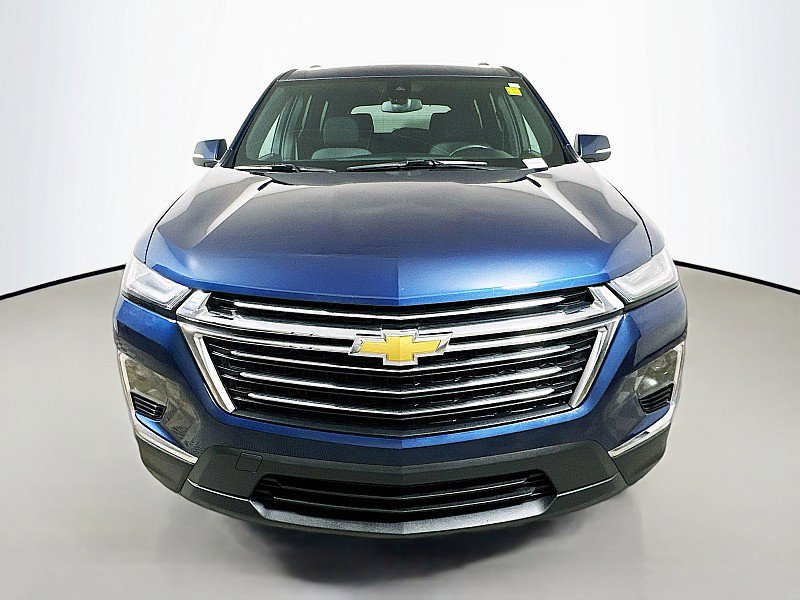 Used 2023 Chevrolet Traverse LT image 2