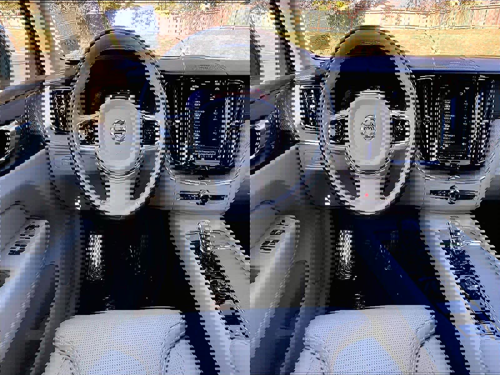 Used 2023 Volvo XC60 T8 Ultimate w/ Climate Package image 7