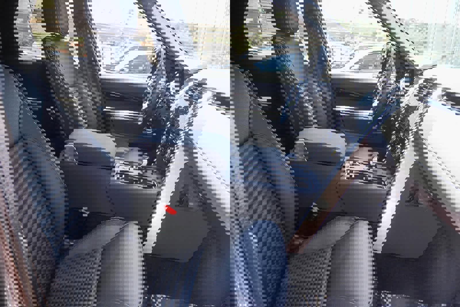 New 2025 Land Rover Discovery S image 22