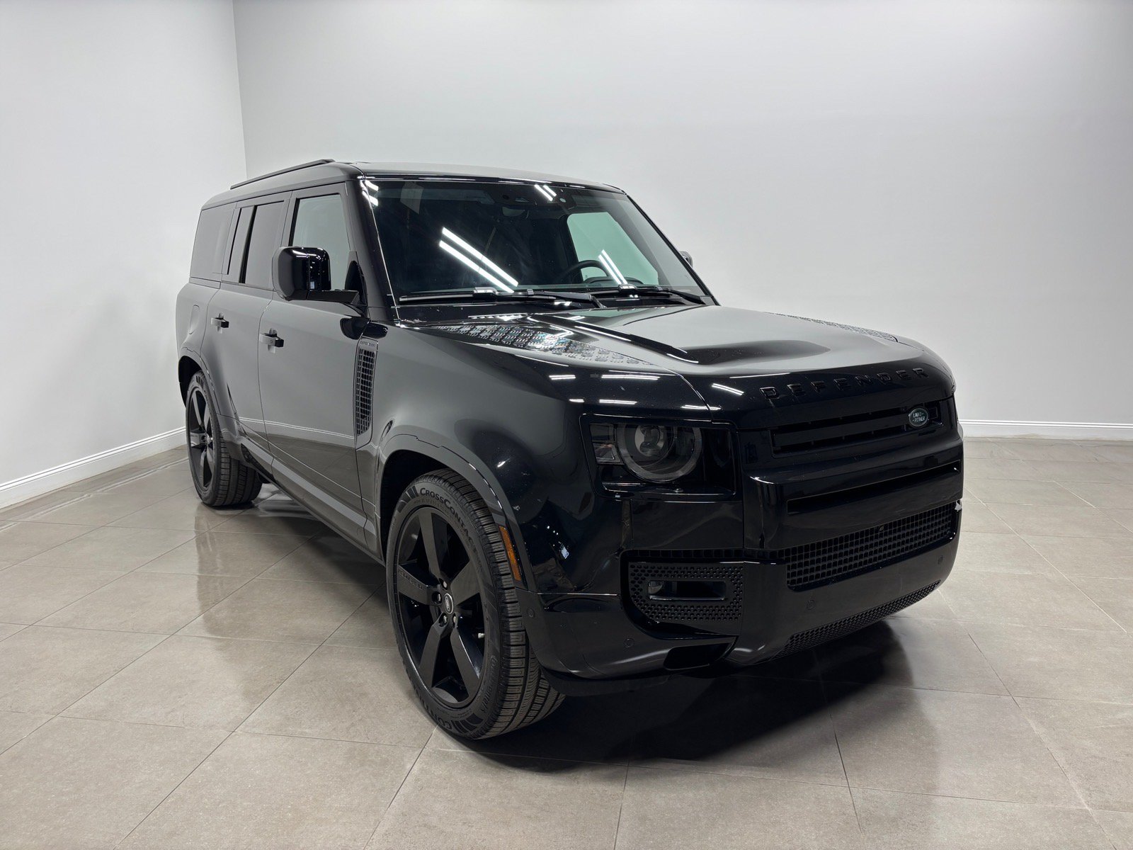 New 2025 Land Rover Defender 130 X-Dynamic SE AWD/4WD image 4
