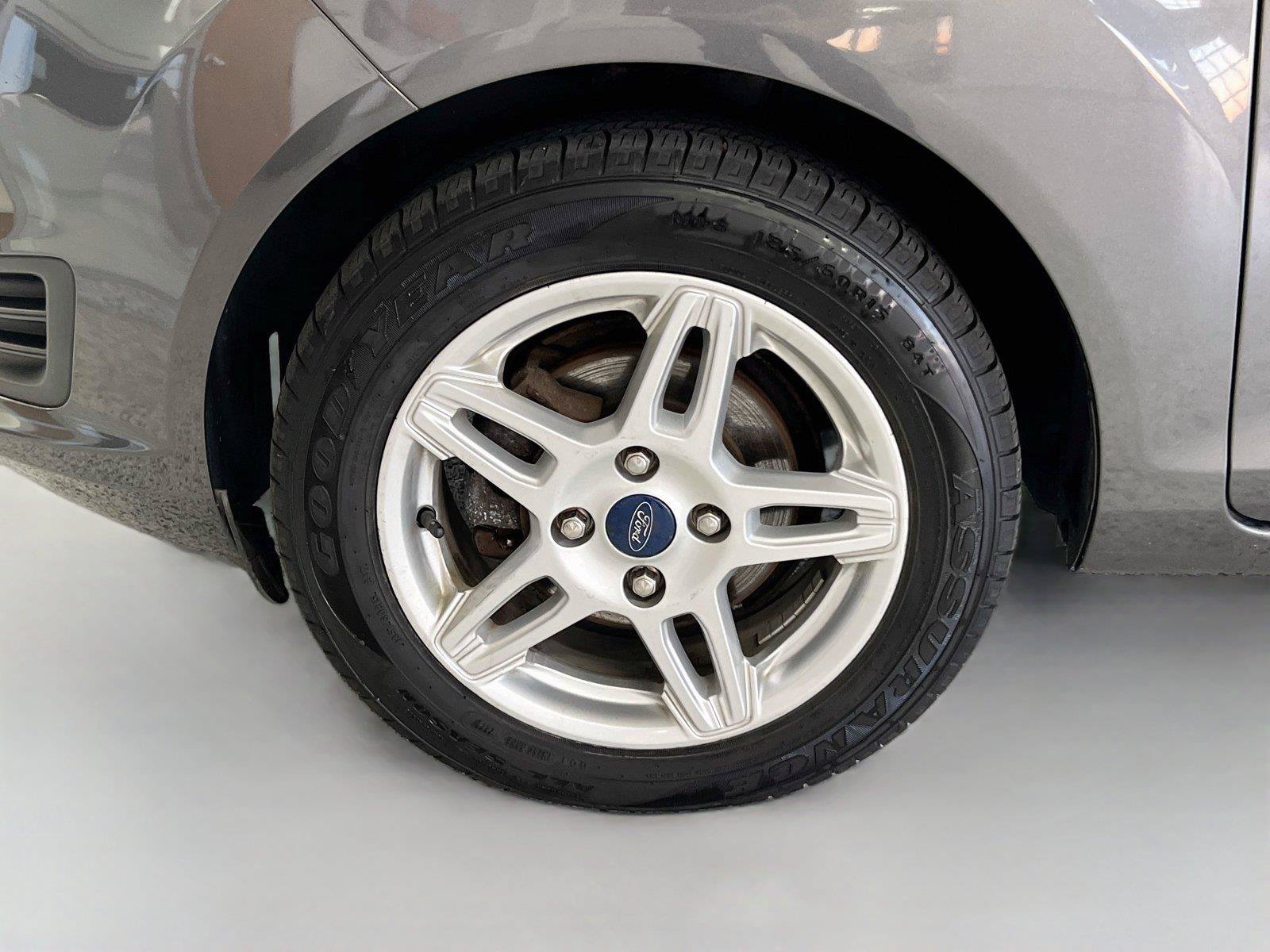 Used 2017 Ford Fiesta SE FWD image 26