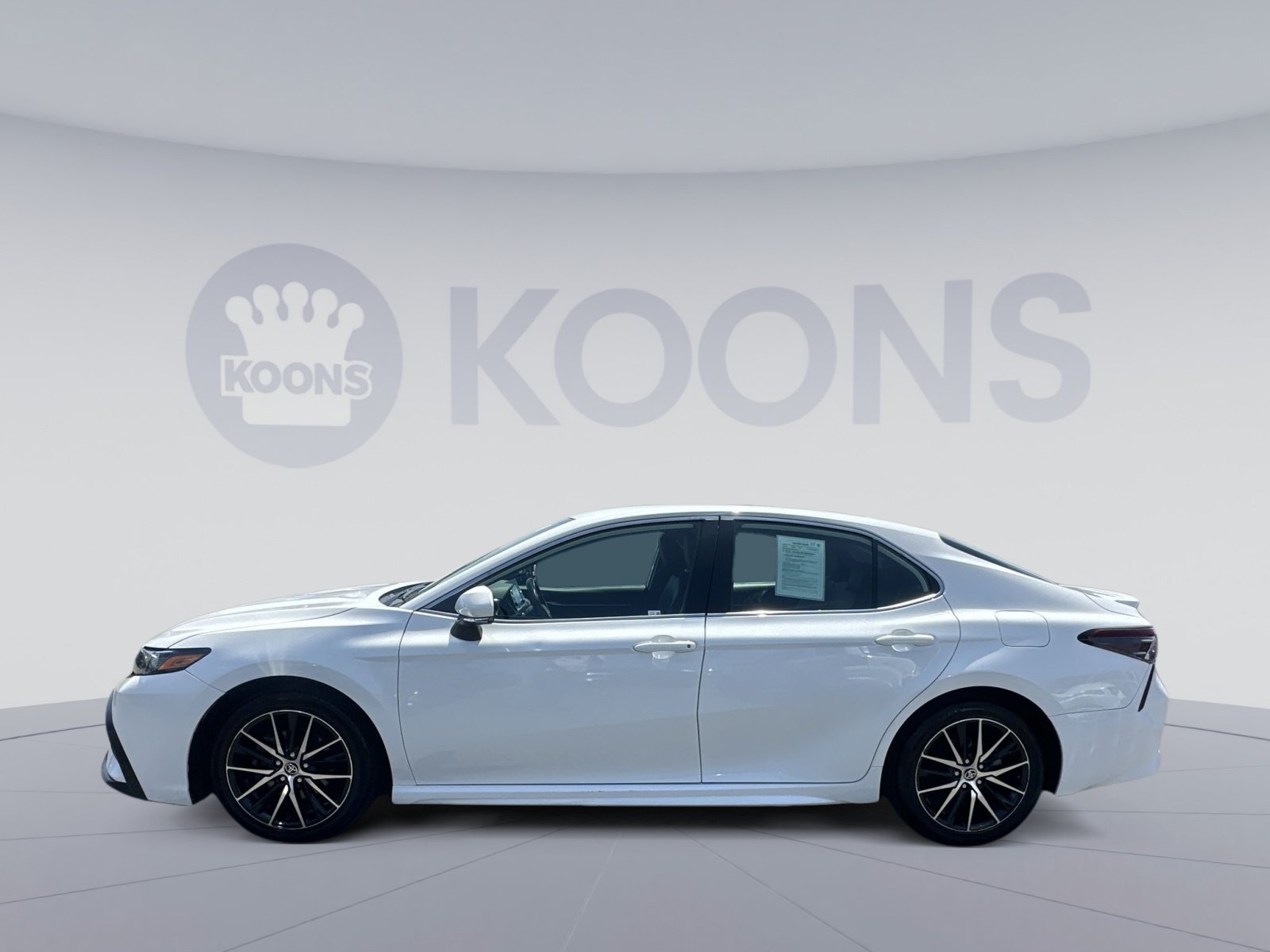 Used 2024 Toyota Camry SE FWD image 13
