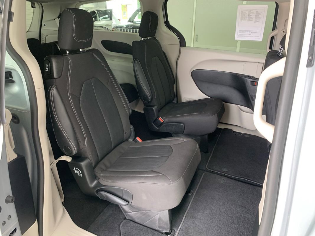 Used 2023 Chrysler Voyager LX image 29
