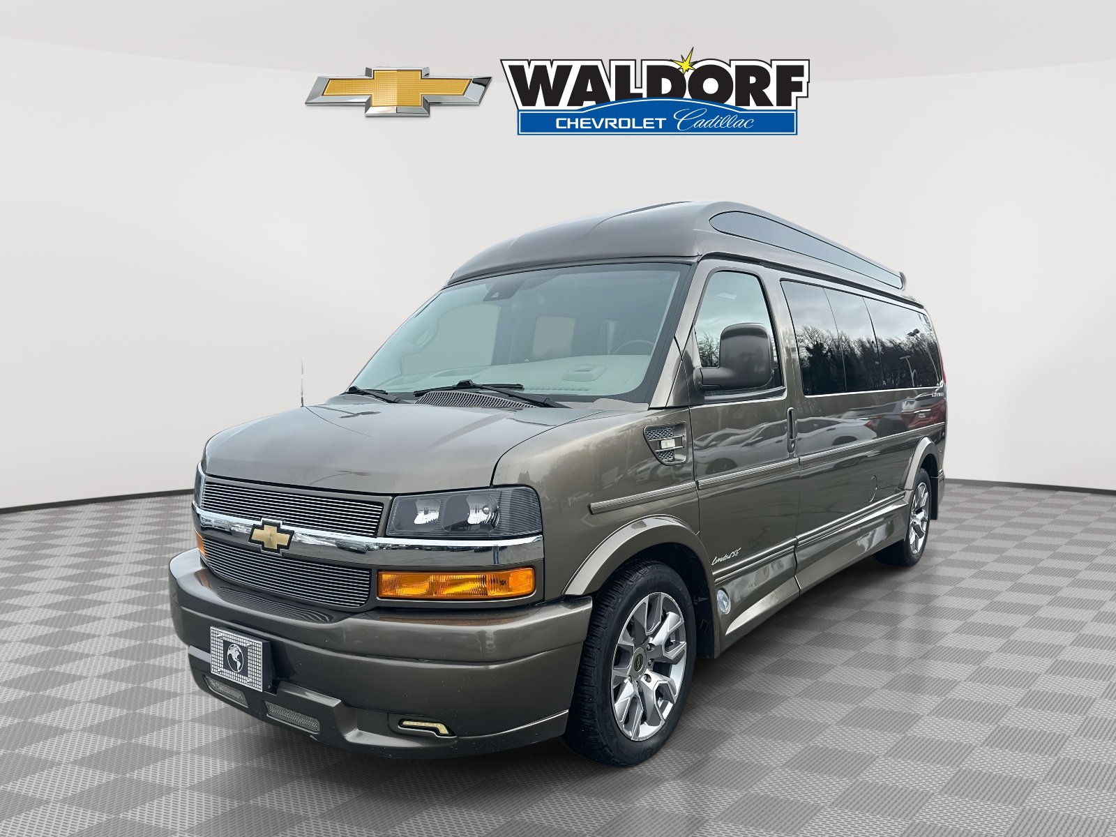 Used 2022 Chevrolet Express 2500 Extended w/ Enhanced Convenience Package image 3